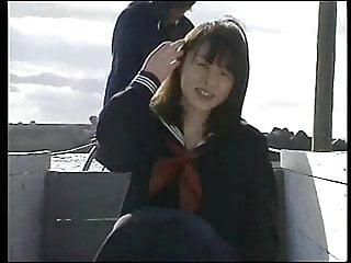 Mika Kawai wird hart von hinten gefickt