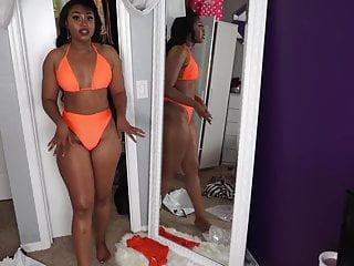 Fetter Arsch in sexy Dessous - schwarzes Luder mit dickem Hintern