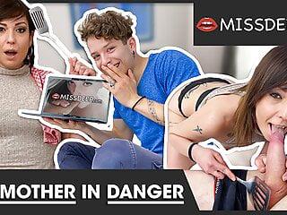 Stiefmutter und Tochter ficken mit einem Typen