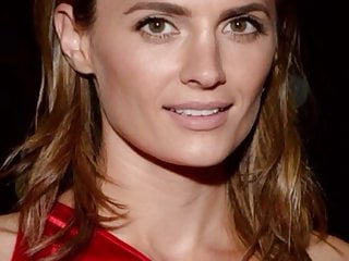 Brünette selena Gomez wichst einen Schwanz leer