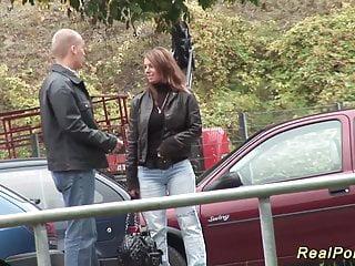 Deutsche Stiefmutter beim Sex im Freien