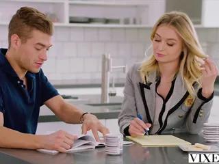 Vixen heisse Studentinnen ficken mit dem Lehrer