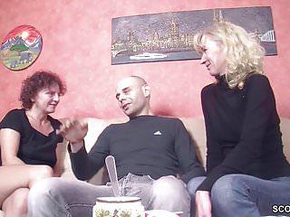 Deutsche Milf verführt zwei junge Schwänze