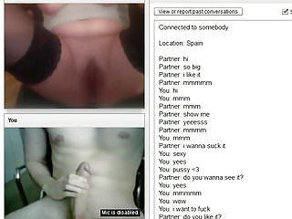 Spanisches mädel masturbiert mit Dildo vor der Webcam
