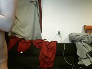 Süsse Asiatin bläst und wichst einen Schwanz