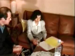 Sie lässt sich in den Arsch ficken