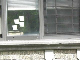 Süsses junges mädel auf der strasse angesprochen