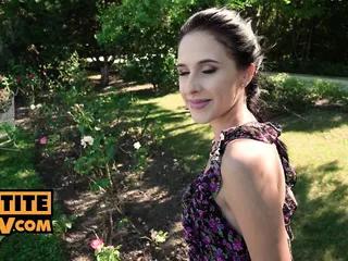 Geiler Analsex im Park mit sexy Alyssa Lynn