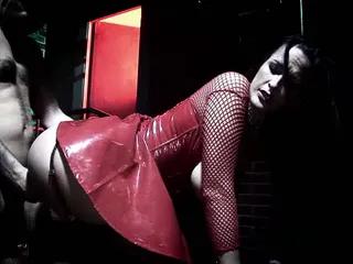 Brünette Carmella Green in den Mund gespritzt