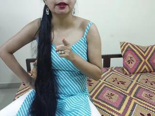 Geile Inderin bläst den Schwanz ihres Chefs