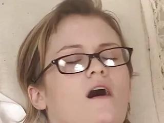 Sie ist nicht zu eng für einen Fick